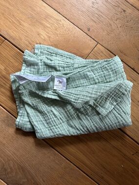 AMAZING BABY Light Green Muslin Swaddle Blanket